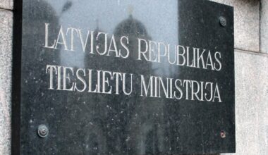 No birokrātijas mazināšanas līdz drošākai sabiedrībai – Tieslietu ministrijas 10 nozīmīgākie paveiktie darbi 2025. gadā