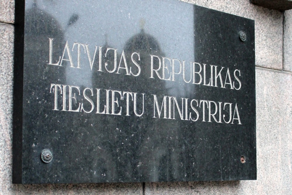 No birokrātijas mazināšanas līdz drošākai sabiedrībai – Tieslietu ministrijas 10 nozīmīgākie paveiktie darbi 2025. gadā