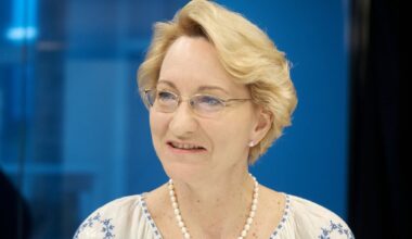 IZM privātskolām nepiekāpsies, bet noteiks garāku pārejas posmu, saka Melbārde