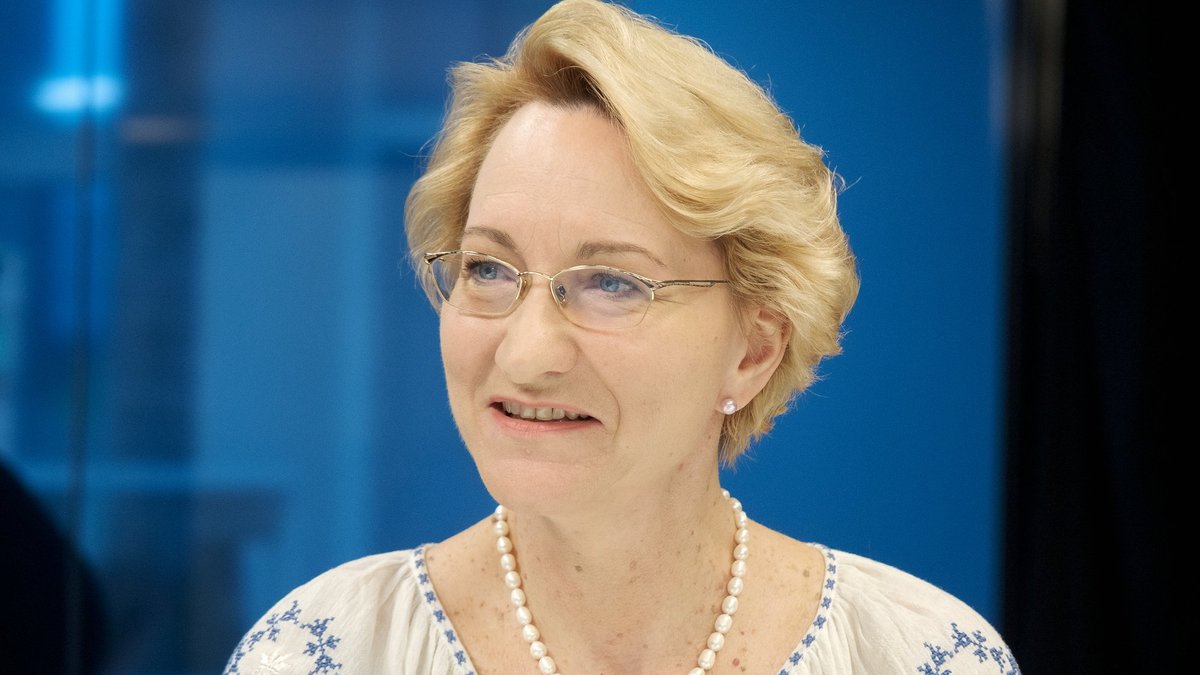 IZM privātskolām nepiekāpsies, bet noteiks garāku pārejas posmu, saka Melbārde