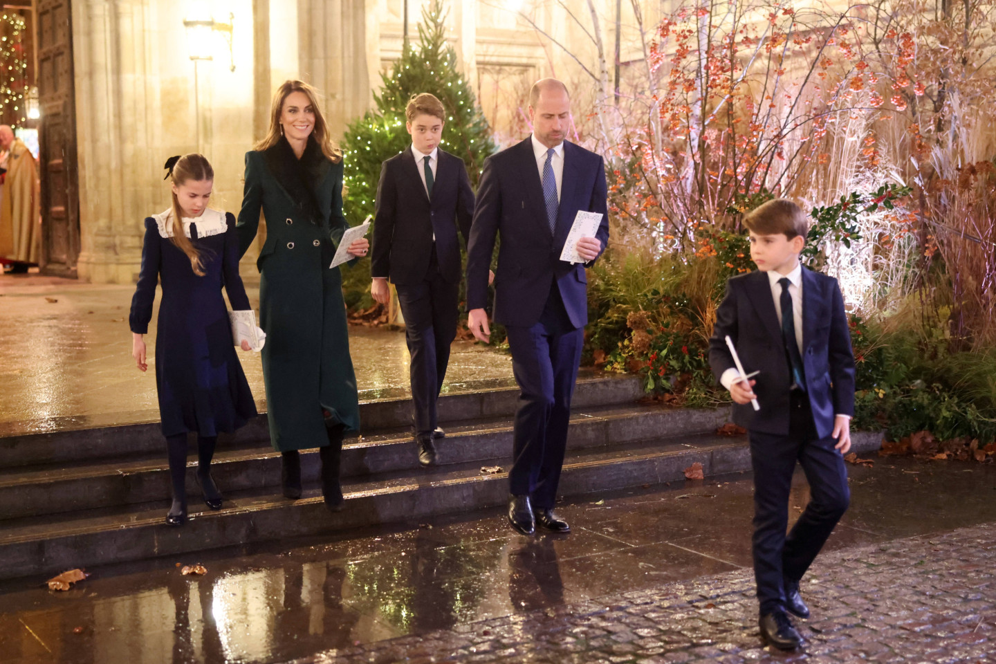 Keita Midltone un ģimene apmeklē Ziemassvētku dievkalpojumu Londonā