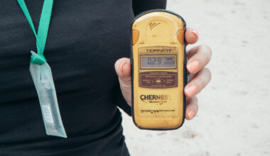 Černobiļas kodolreaktora vairogs bojāts: radiācijas draudi