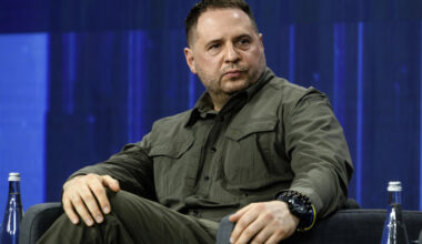 Aizkulišu sazvērestība, kas lika Jermakam atkāpties