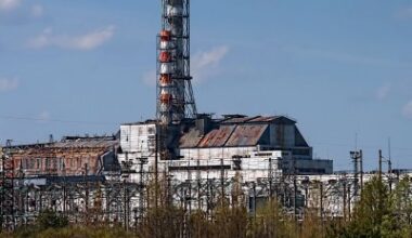 Drona sprādziens bojā Černobiļas aizsargvairogu: SAA brīdina par risku