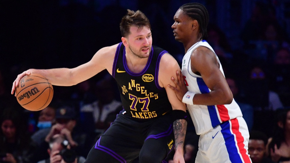 "Lakers" zaudējums mājās, Filadelfija pagarinājumā uzvar ar pēdējo sekunžu trejaci – Basketbols – Sportacentrs.com