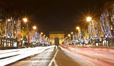 Luvras streiks un budžeta krīze satricina Franciju