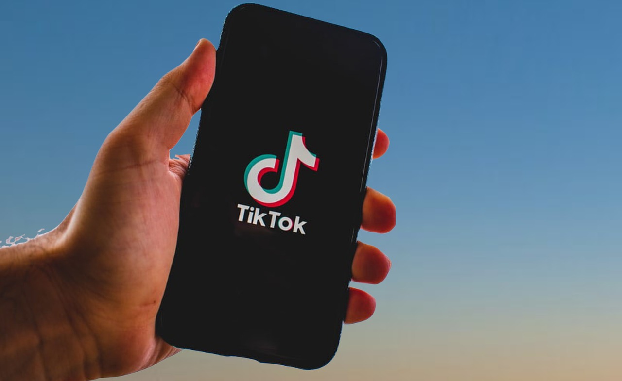 "TikTok" pakļaujas spiedienam - 45% nonāk amerikāņu rokās - NRA