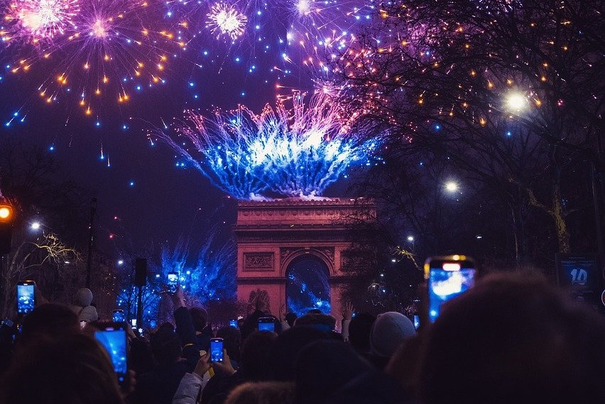 Vairākās valstīs atcelti lielie Jaunā gada sagaidīšanas pasākumi