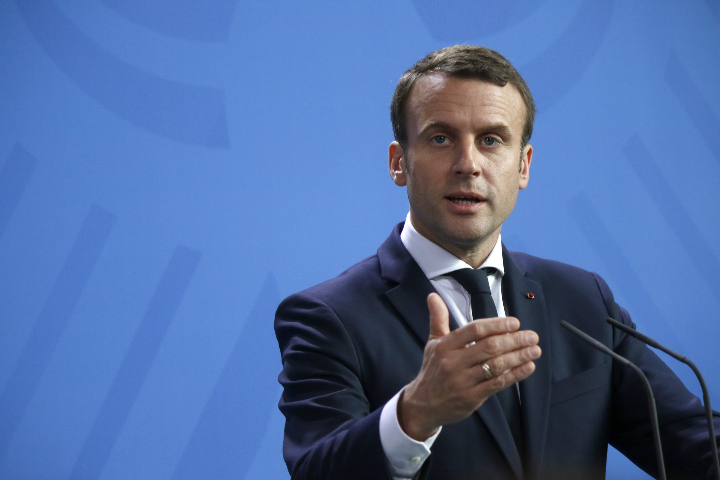 Putins gatavs tikties ar Makronu