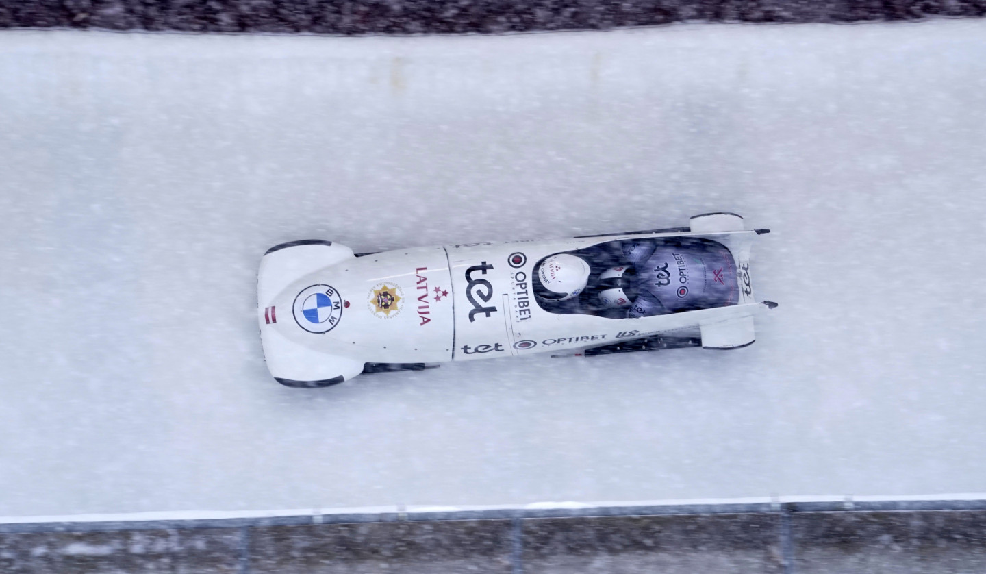 Kalendas divnieku ekipāža Siguldā Pasaules kausa posmu noslēdz 13. vietā