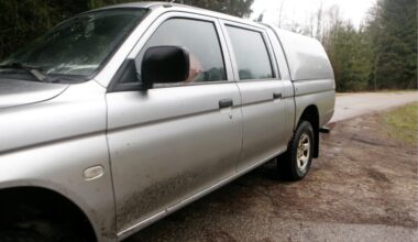 Alkohola reibumā nozog mednieka mašīnu ar visu ieroci