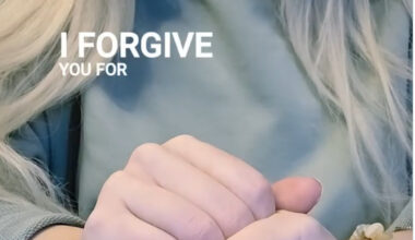 Samanta Tīna paziņo par laulības beigām: iemesls – agresija