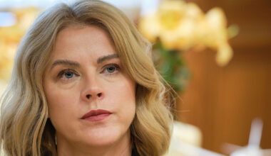 Siliņa par baumām nodēvē pieļāvumus, ka Latvija nebūvēs Rail Baltica posmu no Rīgas līdz Igaunijai / Diena