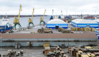 Algas kāps, bezdarbs varētu nedaudz mazināties / Diena