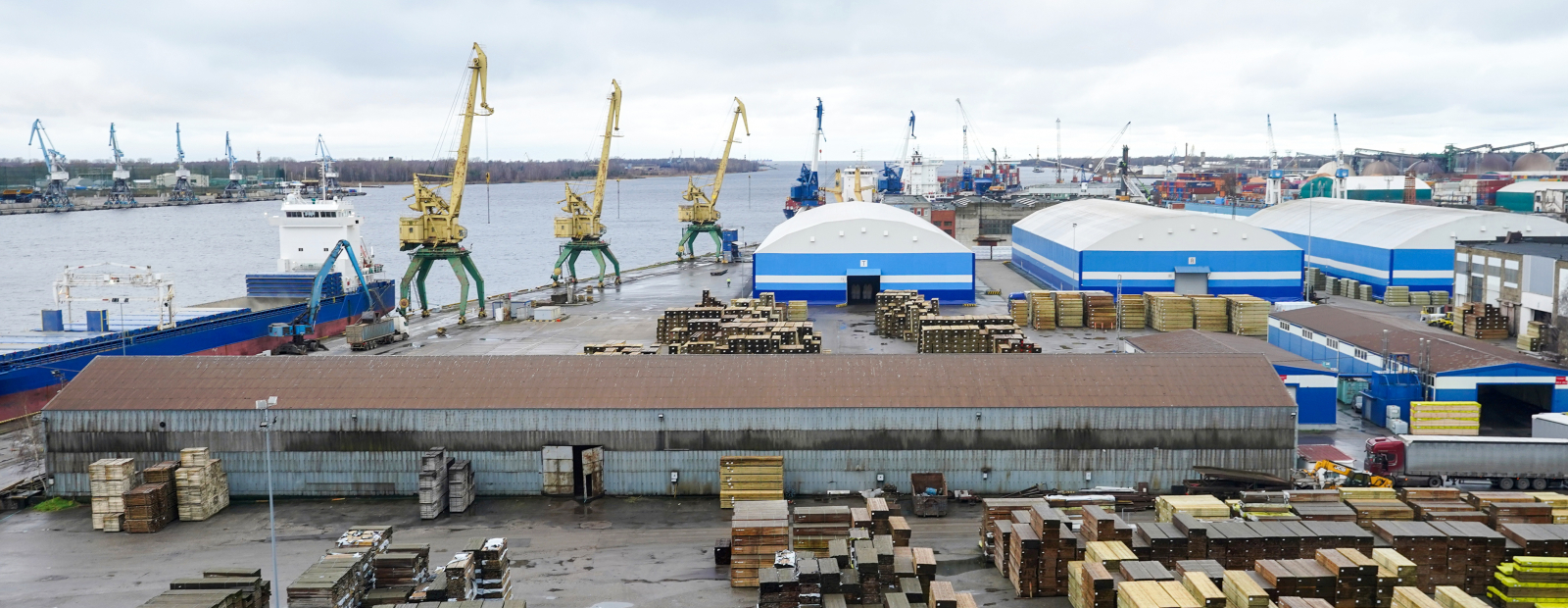 Algas kāps, bezdarbs varētu nedaudz mazināties / Diena