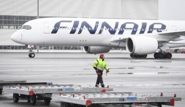 Somijā spēcīga vēja dēļ no skrejceļa noslīdējušas divas lidmašīnas