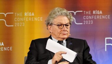 ASV liedz vīzas ES ekskomisāram un vēl četriem cilvēkiem par spiedienu uz sociālajiem medijiem