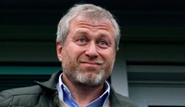 Abramovičs atsakās nodot Kijivai par "Chelsea" pārdošanu iegūtos līdzekļus, ziņo laikraksts