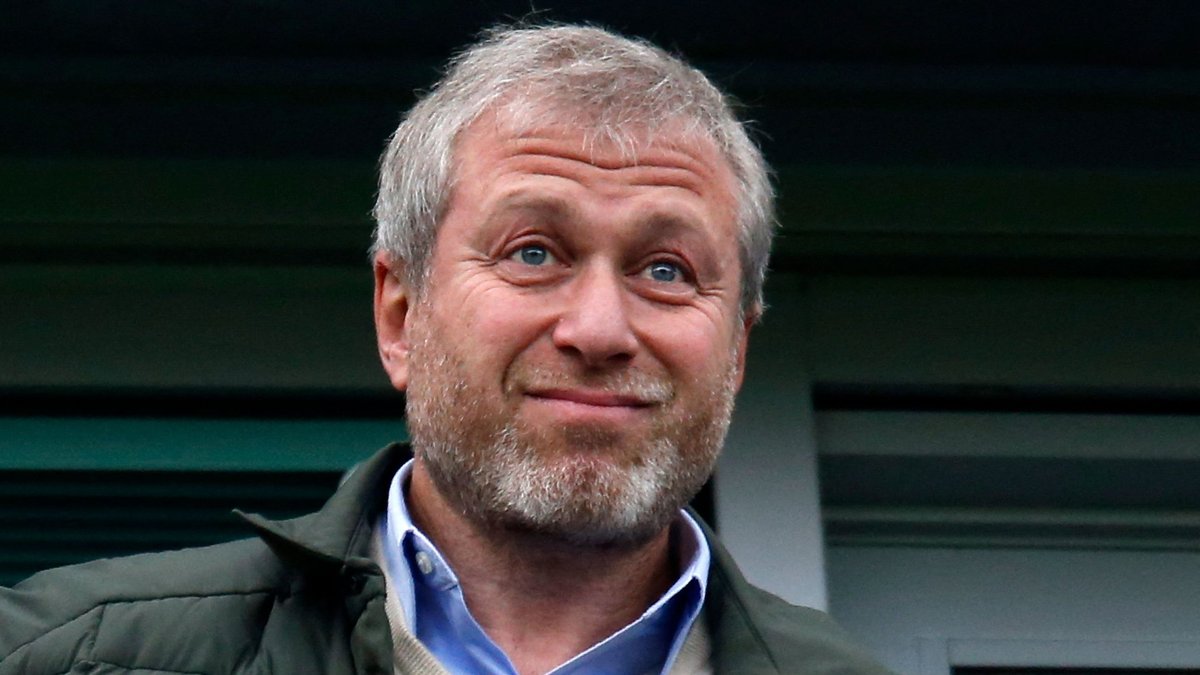 Abramovičs atsakās nodot Kijivai par "Chelsea" pārdošanu iegūtos līdzekļus, ziņo laikraksts