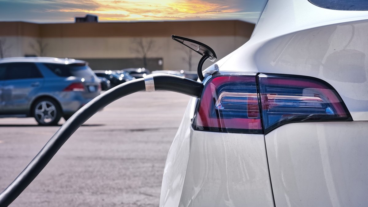 Elektroauto gigants "Tesla" reģistrējis meitasuzņēmumus Igaunijā un Latvijā