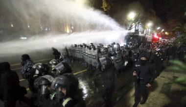 Gruzijā pret protestētājiem izmantots Pirmā pasaules kara ķīmiskais ierocis, pēta BBC