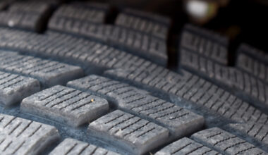 Šorīt vietām Latgalē un Vidzemē autoceļi apledo - Diena