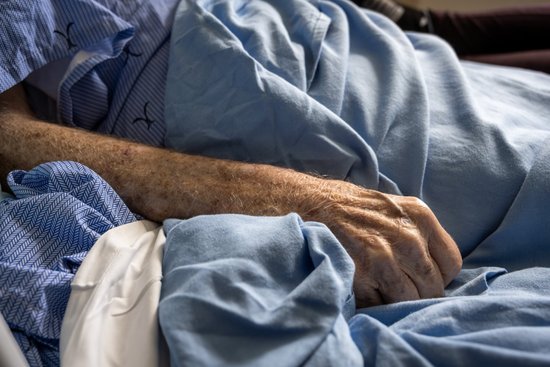 "Ziemassvētku galda galā būs tukšums". Mirst Bauskas slimnīcā, iespējams, nepienācīgi aprūpēts pacients