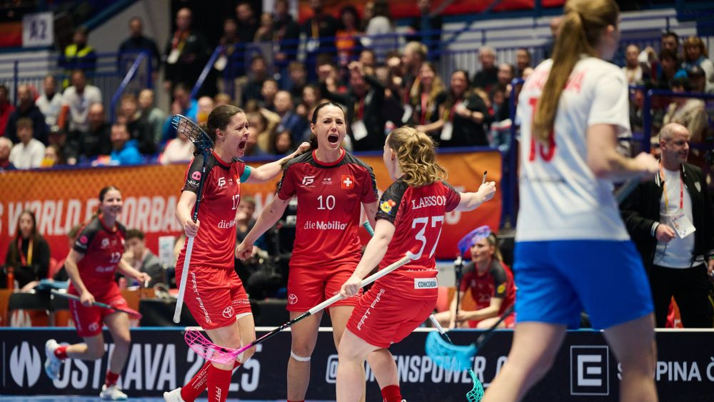 Pēc 20 gadu pārtraukuma Šveices dāmas kļūst par pasaules čempionēm florbolā – Florbols – Sportacentrs.com