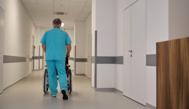 Sejas maskas un apmeklēšanas atļaujas – slimnīcās gripas epidēmijas laikā nosaka ierobežojumus