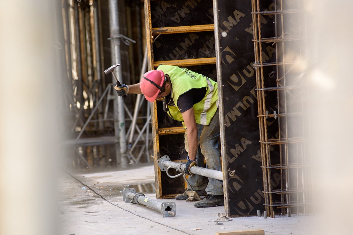 Izmeklēšanas nepilnību dēļ būvnieku karteļa lietu atdod caurskatīšanai apgabaltiesā / Raksts