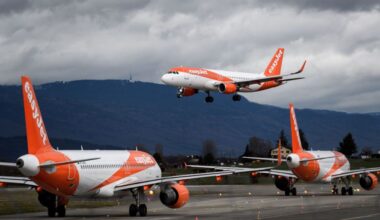 Lidmašīnu momentā “meta riņķī”. Pasažieri atklāj, ka “iekāpuši” kopā ar līķi