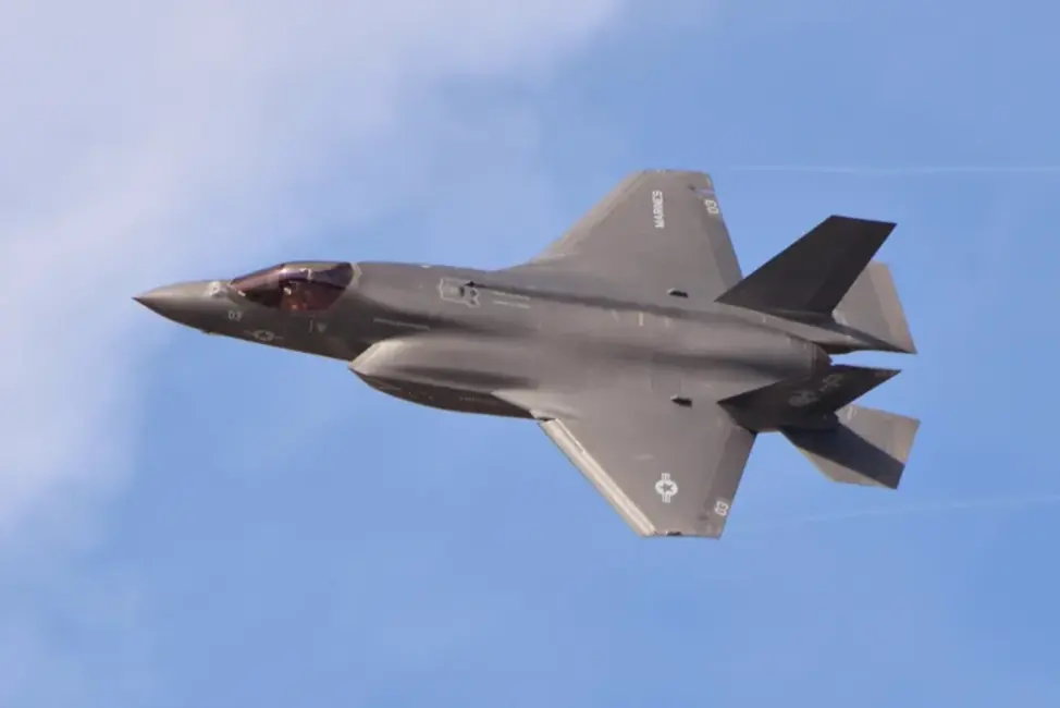 ASV Gaisa spēku F-35 pilots gandrīz stundu velti runāja ar Lockheed tehnisko atbalstu pirms lidmašīnas katastrofas