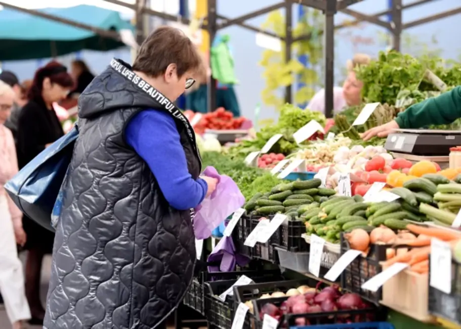 Banku analītiķi prognozē inflācijas bremzēšanos Latvijā nākamgad