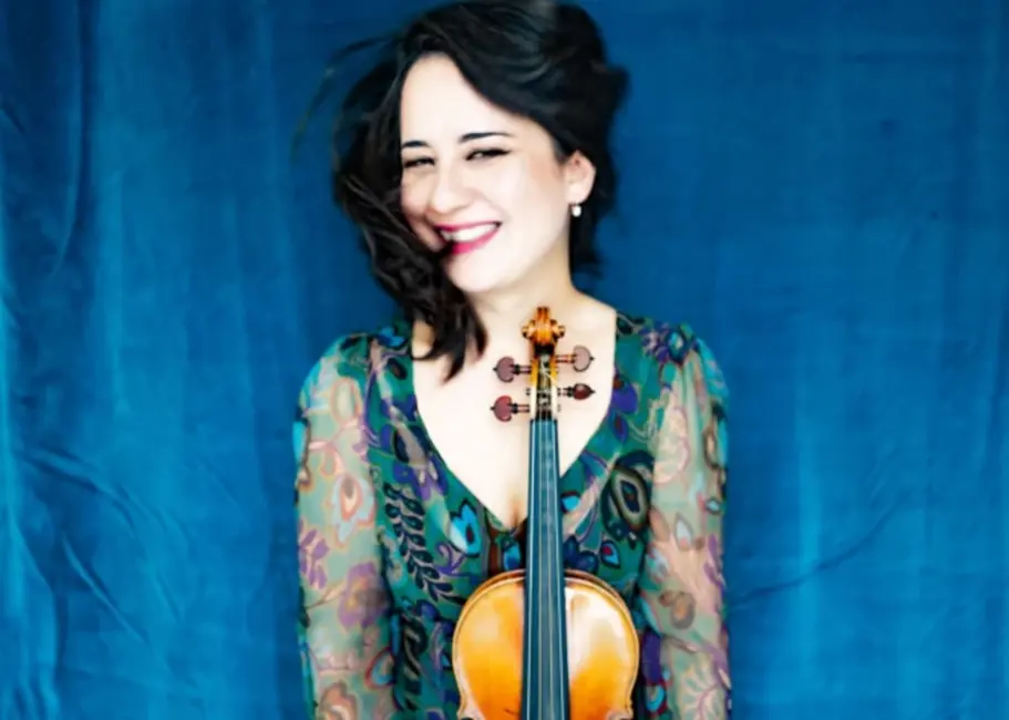 Baroka skaistums Rīgā: Alfija Bakijeva un "Sinfonietta Rīga" aicina uz "Baroka Ziemassvētkiem"