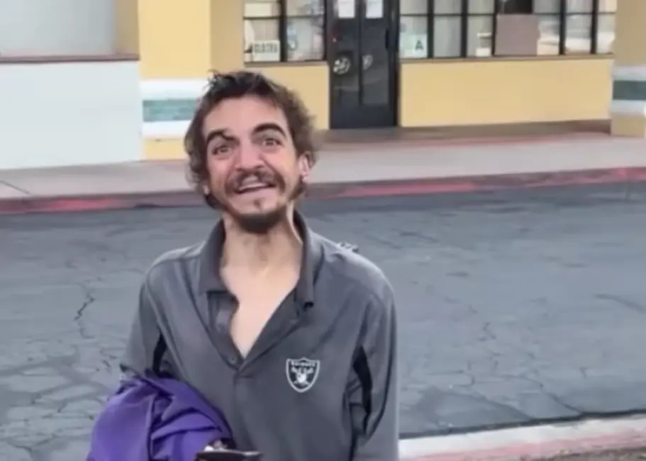 Bijušā bērnu zvaigzne no 'Ned’s Declassified' – šokējošs pagrieziens: Aktieris Tailers Čeiss dzīvo uz ielas Kalifornijā