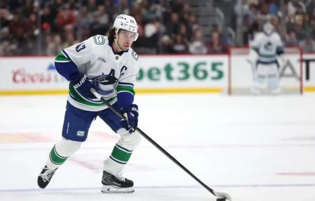 Bļugera "Canucks" maiņas darījumā atvadās no kapteiņa Hjūza