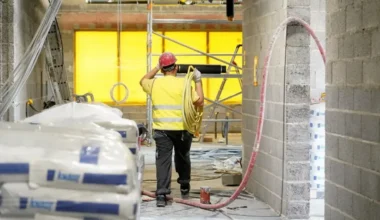 Būvniecības Krāpnieks Aizturēts: Astoņi Cietušie Zaudējuši Tūkstošus Eiro Pēc Priekšapmaksu Piesavināšanās