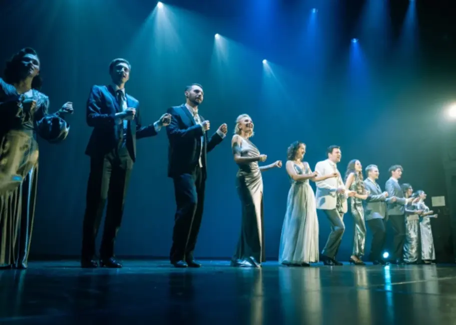 Čehova teātrī pirmizrādi piedzīvo muzikāls uzvedums "Ceļojums pusnaktī"