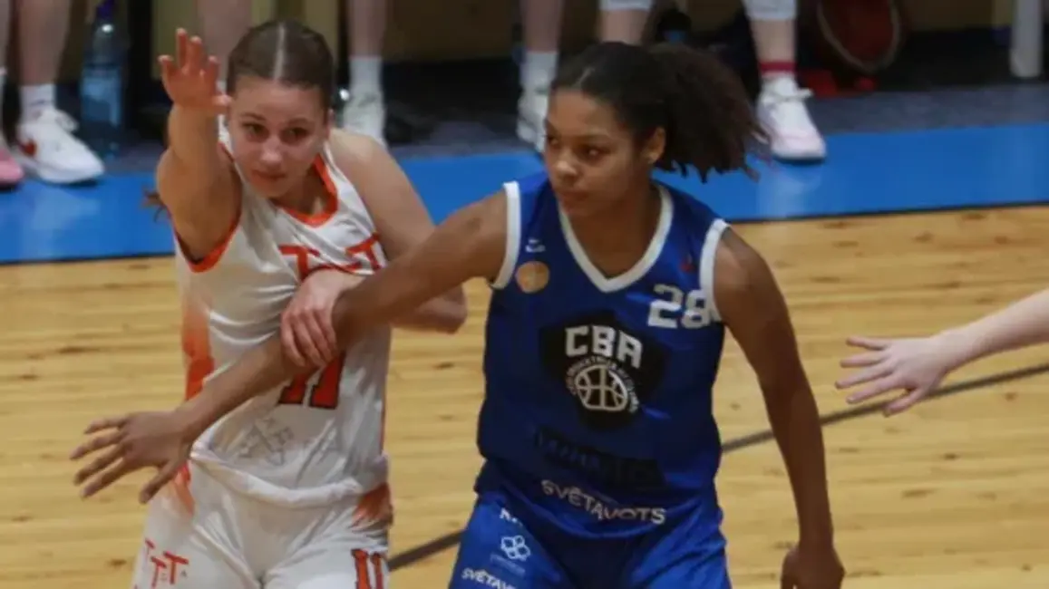 Cēsu basketbolistes Gaujas derbijā dominē pret Valmieru, puslaikā ielaidusi tikai 13 punktus