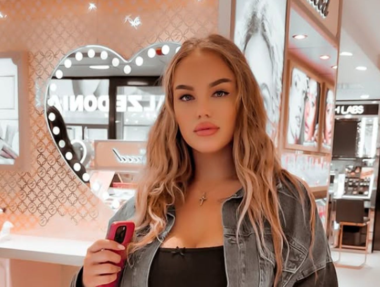 “Tā ir elle!” –  pēc attiecību izjukšanas Adriana Miglāne publisko skaudru atzīšanos -