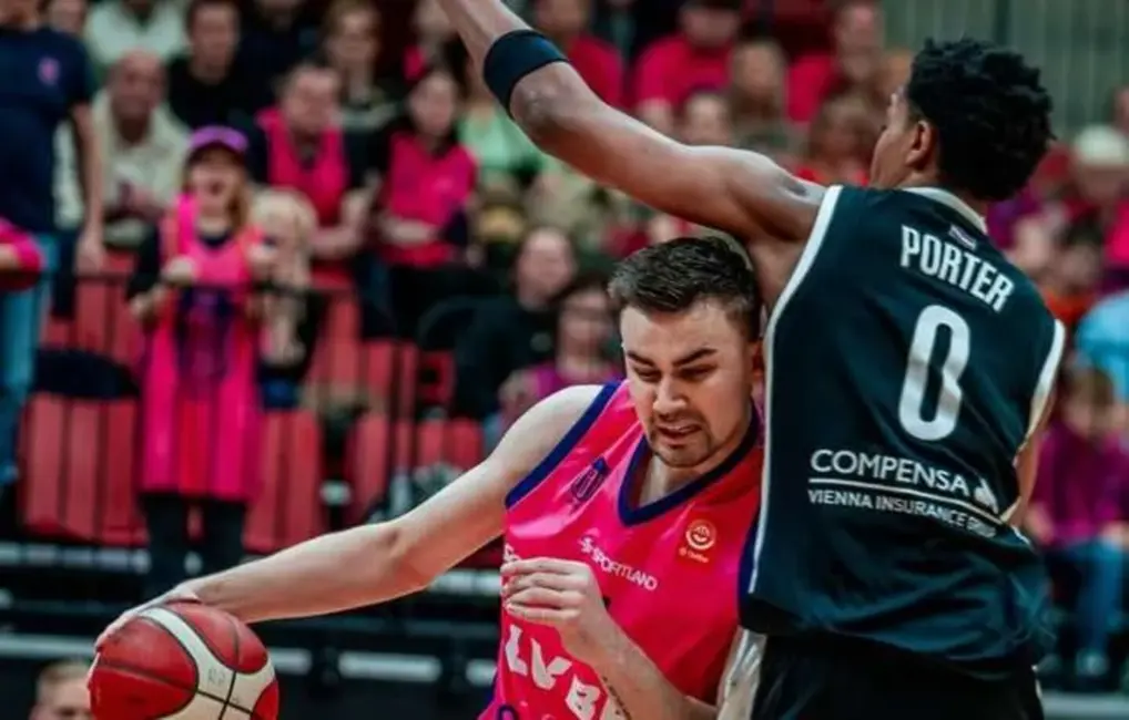 Dinozauri valda: "Rīgas Zeļļi" Rīgas derbijā pārspēj "VEF Rīga", sasniedzot 14. panākumu sēriju Optibet LBL