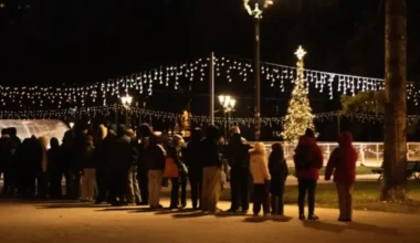 Dramatiskais Decembris Rīgā: Plaisas Esplanādes Slidotavā Aiztur Slidošanas Prieku un Radī Ārkārtēju Rindu