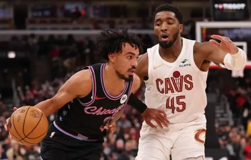 Džošs Gidijs sasniedz sesto 'Triple-Double' sezonā, Čikāgas "Bulls" pārliecinoši uzveic "Cavaliers"