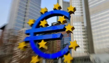 ECB saglabā procentu likmes nemainīgas, prognozējot stabilitāti un piesardzību