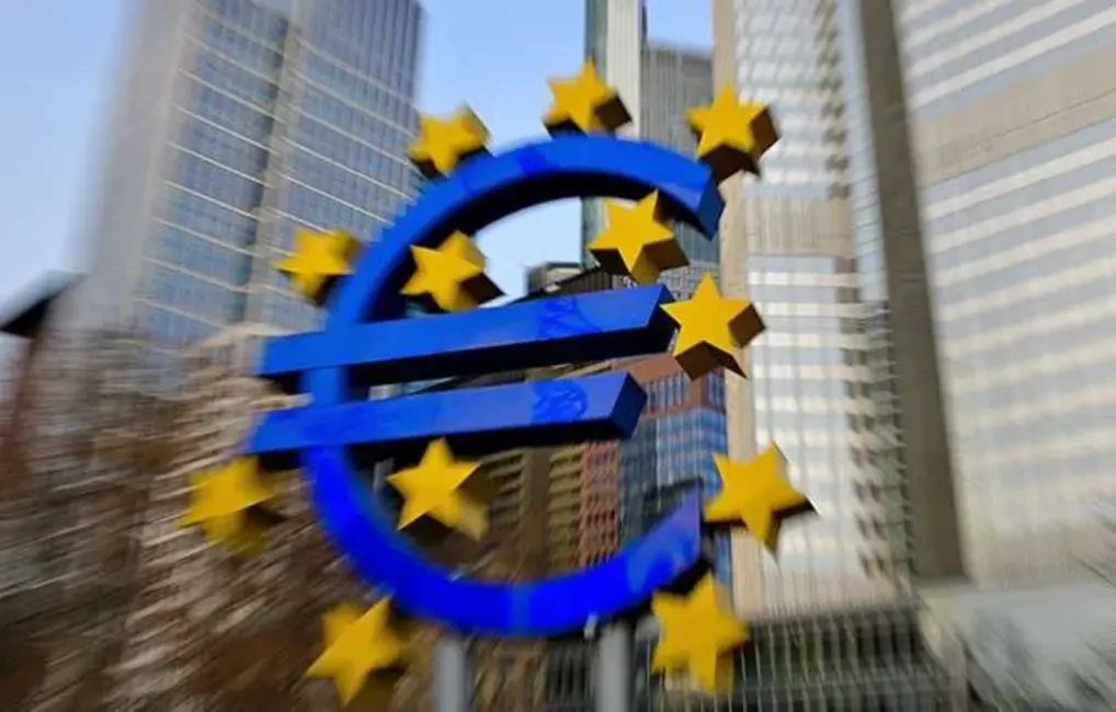 ECB saglabā procentu likmes nemainīgas, prognozējot stabilitāti un piesardzību