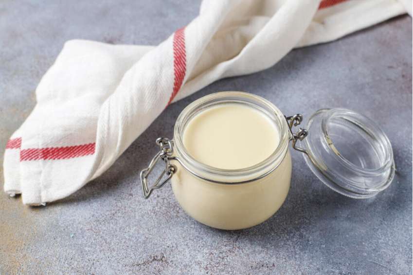 Kā mājās pagatavot garšīgu, ne treknu un gaisīgu majonēzi, kas noderēs ne tikai salātiem