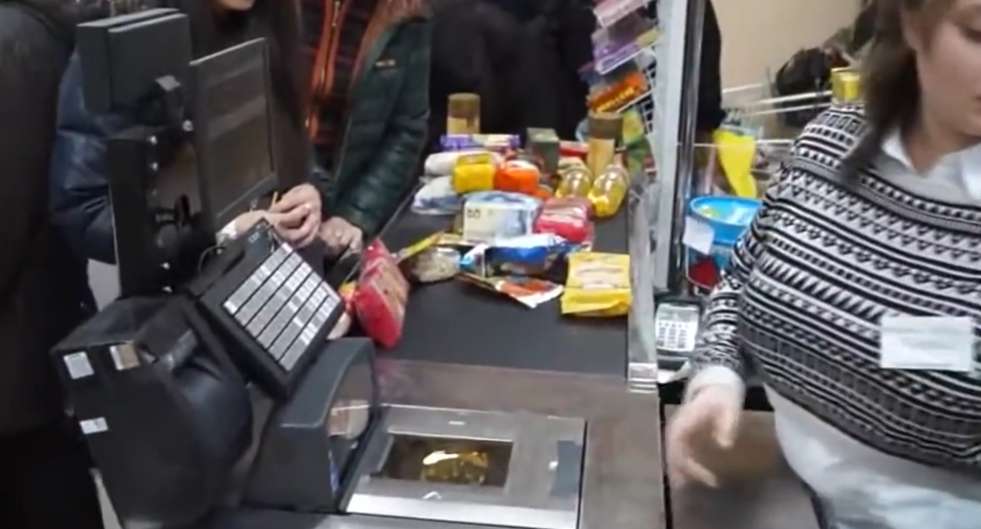 kā pārdevēja reaģēja, "atpazīstot" mani un kāpēc tas visu mainīja