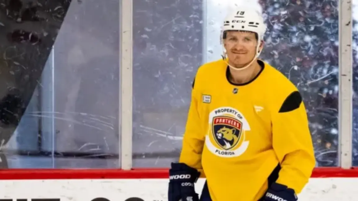 Floridas "Panthers" uzbrukuma līderis Metjū Tkačaks atsāk treniņus