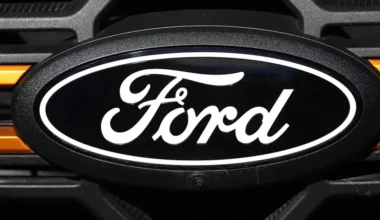 Ford atsakās no ambīciju par elektriskajiem auto; uzsvaru uz hibrīdiem un benzīna dzinējiem