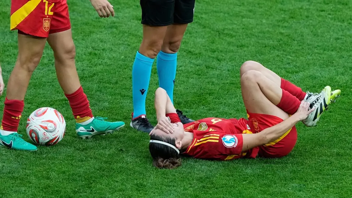 Futbolistes: traumas menstruāciju laikā var būt nopietnākas un prasīt ilgāku atveseļošanos, atklāj pētījums